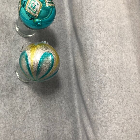 Glass Ornaments 2 Count Glittery Teal Blue 4" Diameter Box Set - Picture 3 of 3